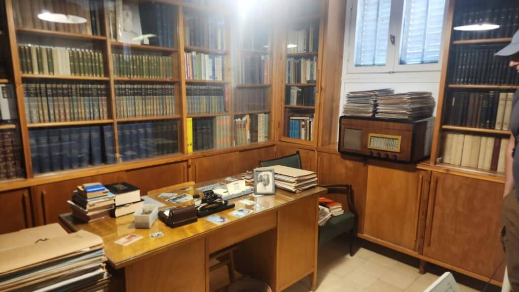 Ben Gurion's Hut in Sde Boker, The office