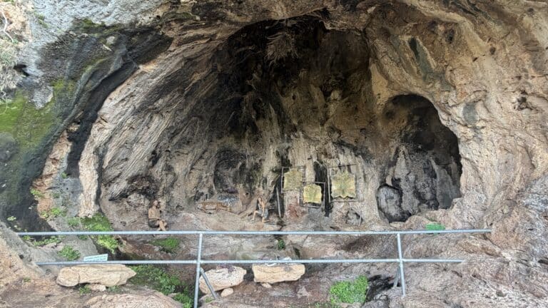Camel Cave, The Prehistoric Man Trail.